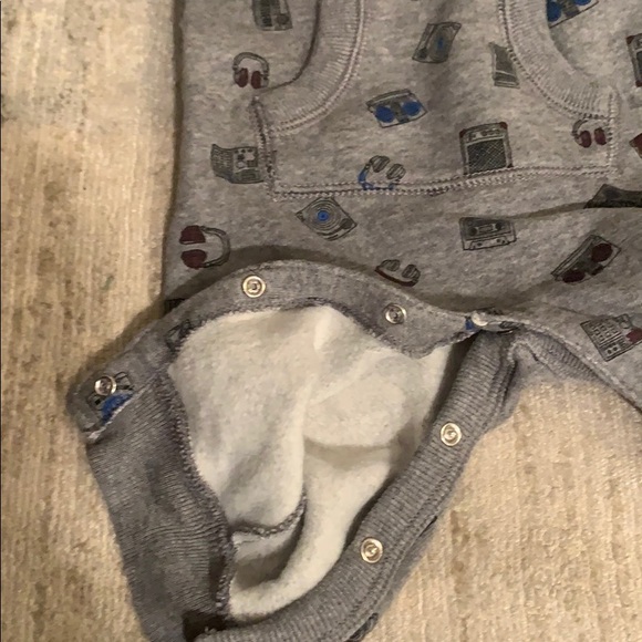 babyGap fleece lined romper with snap closures - Picture 4 of 5